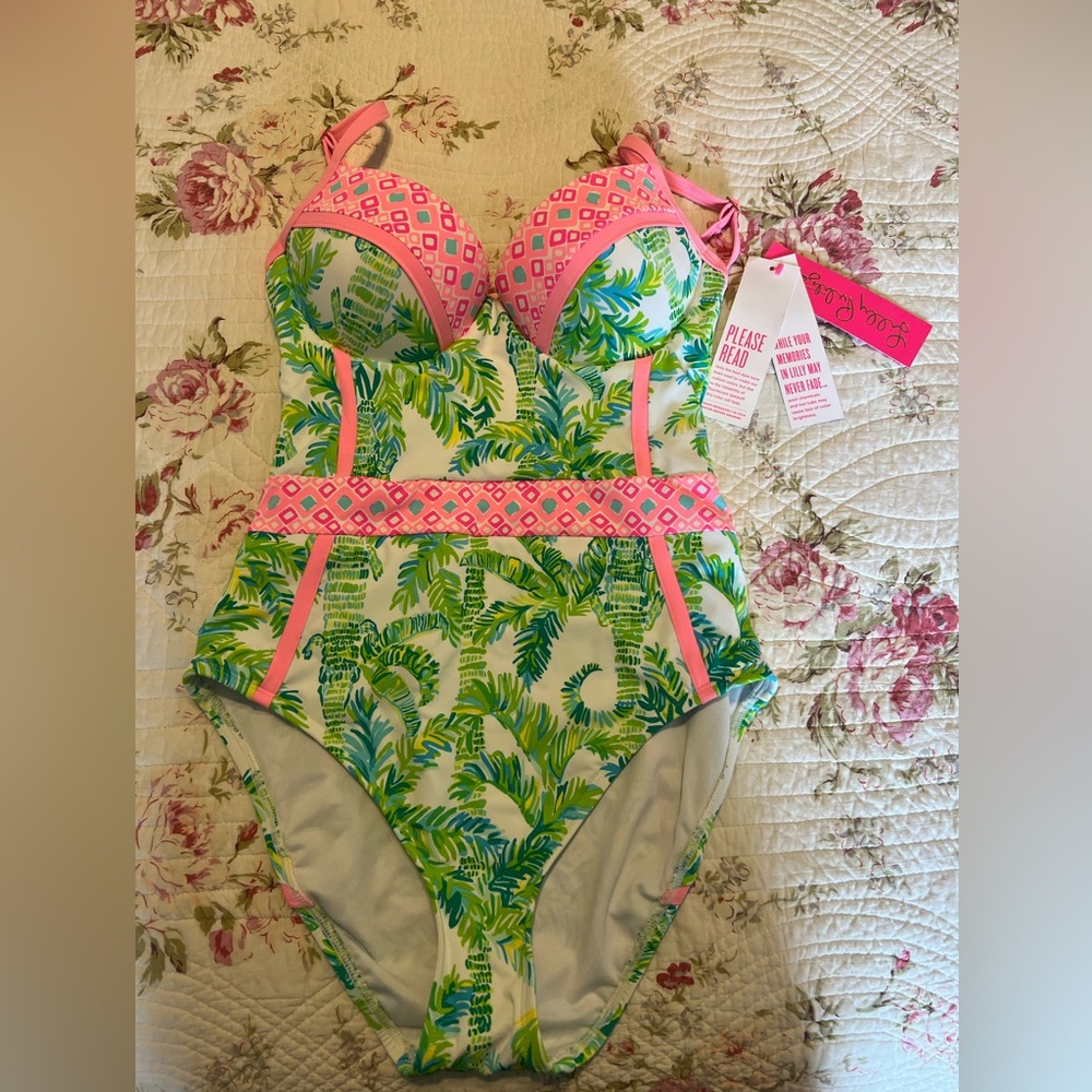 Lilly Pulitzer Palm 🌴 Tree Bathing Suit 💕